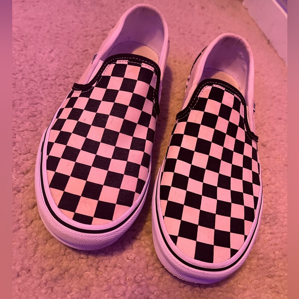 Black and white checkered vans size 8 - barely worn, great condition
